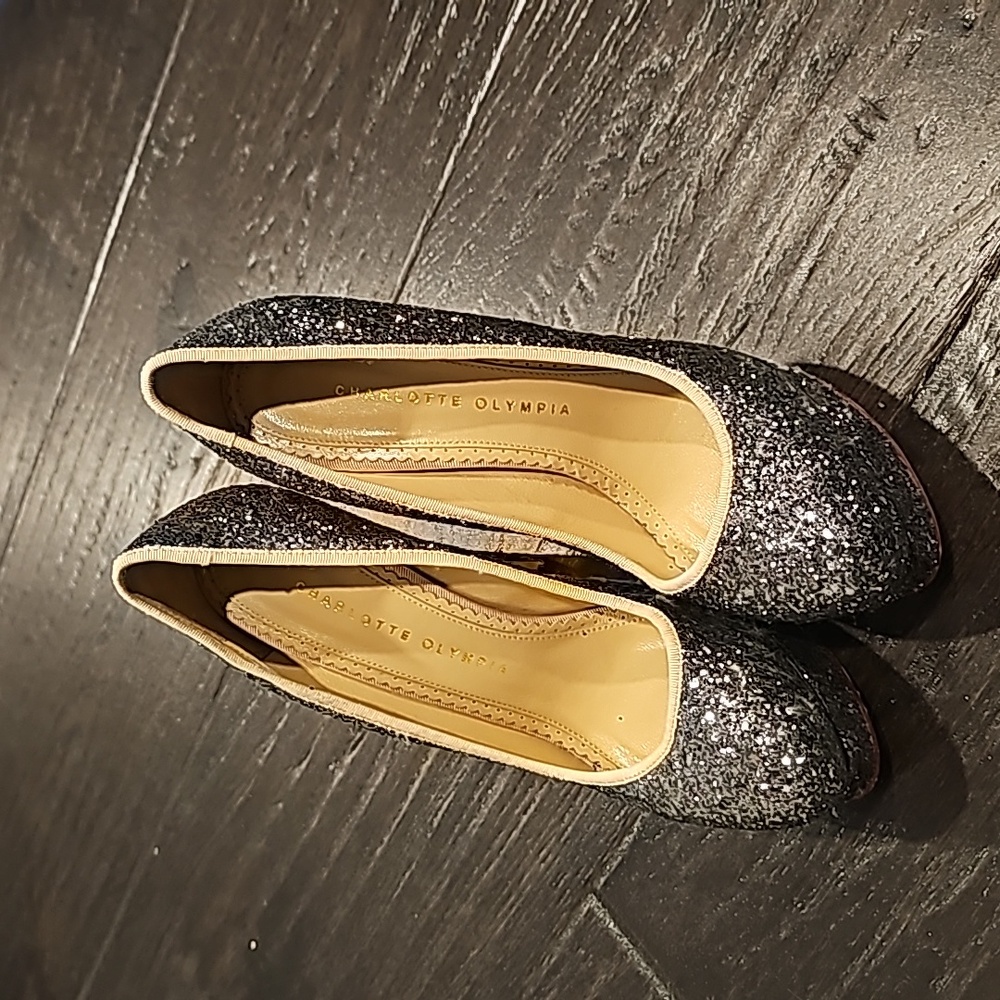 NWOT Charlotte Olympia silver sparkle platform pump Sz 38.5